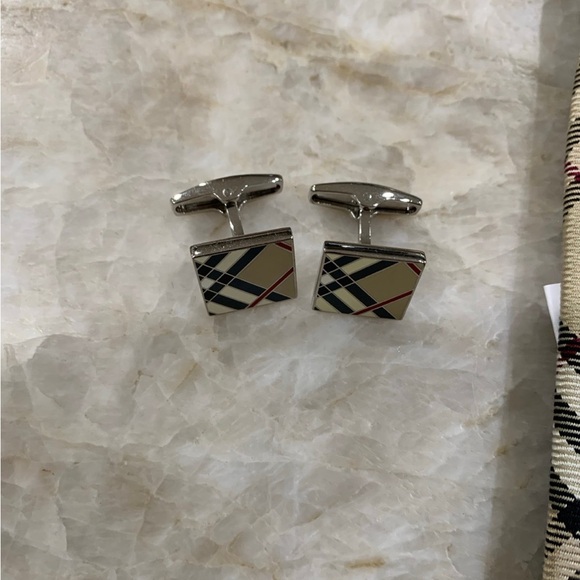 Burberry Tie and cuff links - Picture 2 of 6